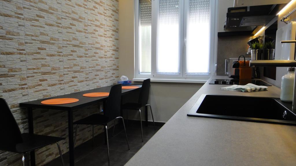 Mgtels Apartman - With Private Parking Budapest Exteriör bild