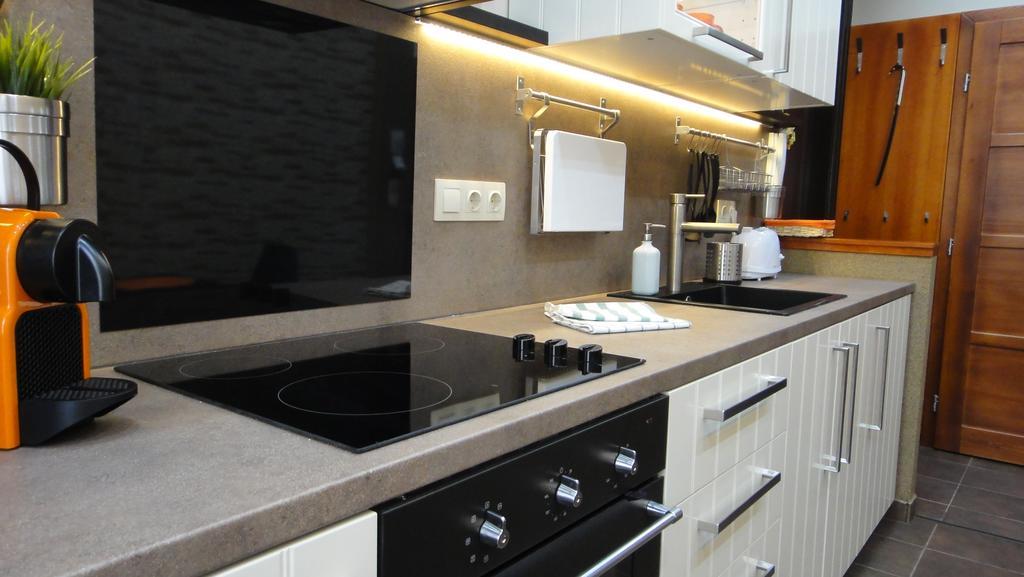 Mgtels Apartman - With Private Parking Budapest Exteriör bild