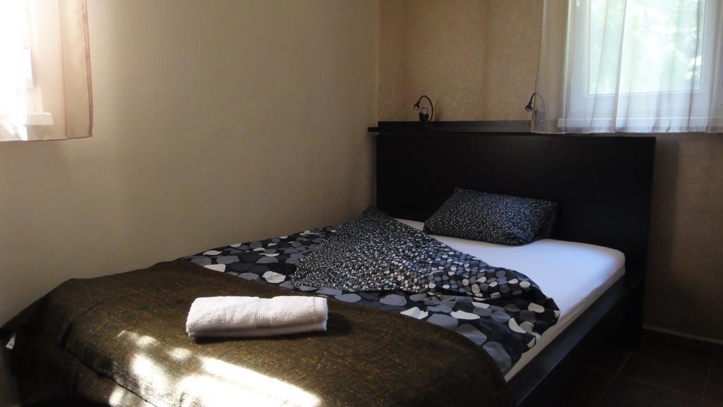 Mgtels Apartman - With Private Parking Budapest Exteriör bild
