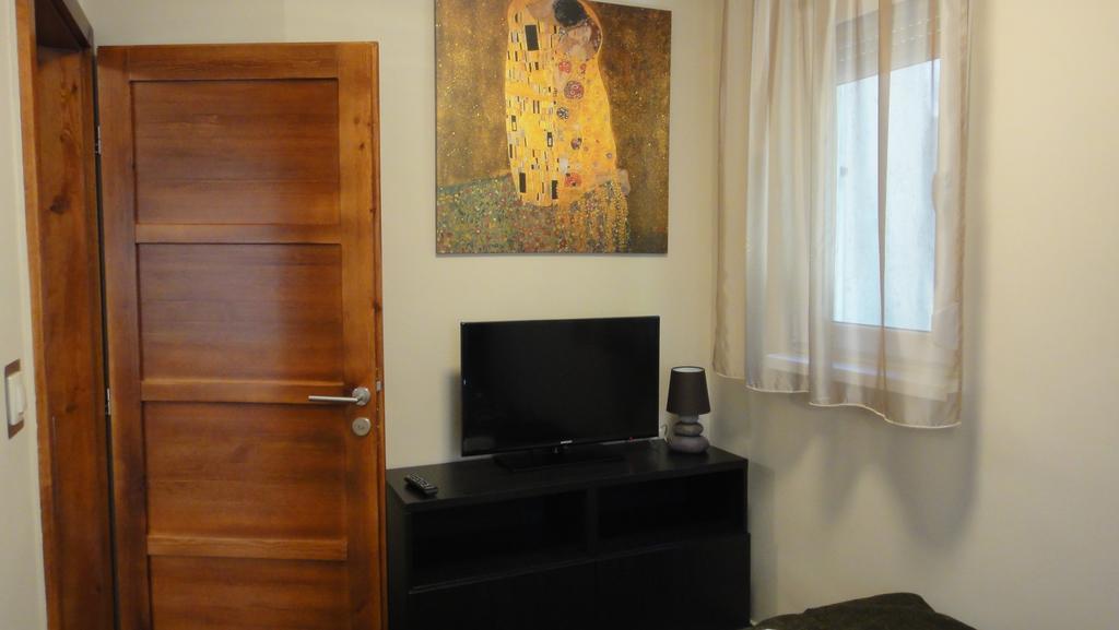 Mgtels Apartman - With Private Parking Budapest Exteriör bild