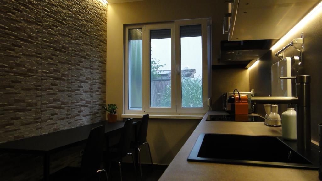 Mgtels Apartman - With Private Parking Budapest Exteriör bild