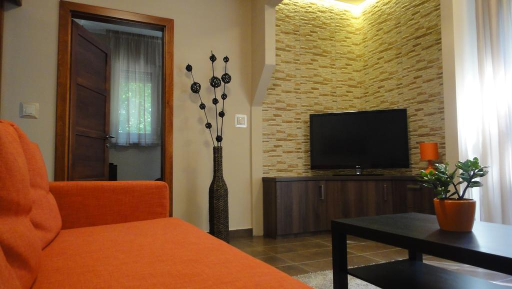 Mgtels Apartman - With Private Parking Budapest Exteriör bild