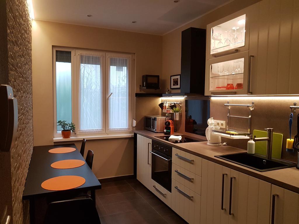 Mgtels Apartman - With Private Parking Budapest Exteriör bild