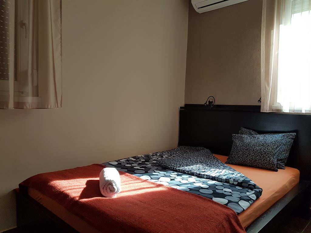 Mgtels Apartman - With Private Parking Budapest Exteriör bild
