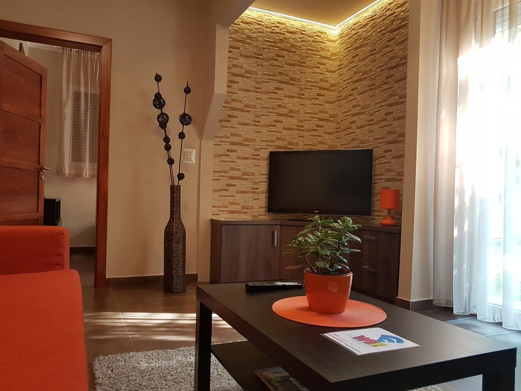 Mgtels Apartman - With Private Parking Budapest Exteriör bild